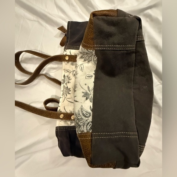 Myra Key Tote Bag - Missing Key - EUC - Picture 3 of 5